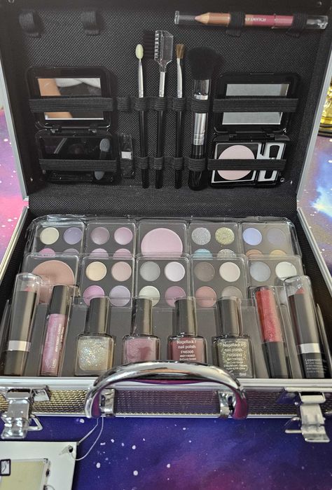 Trusa makeup machiaj noua