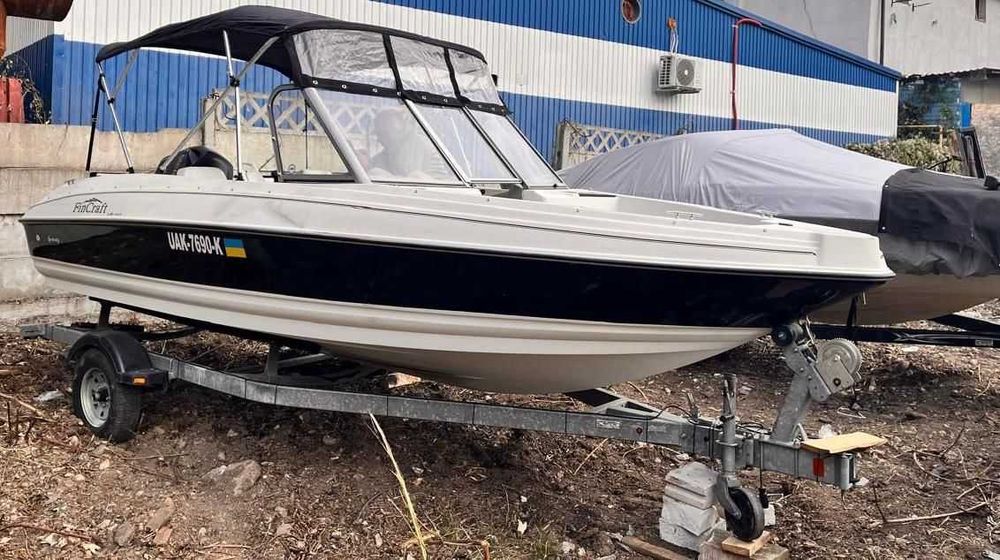 Barcă LARSON FINCRAFT 1850 DC cu motor Mercury de 115 CP