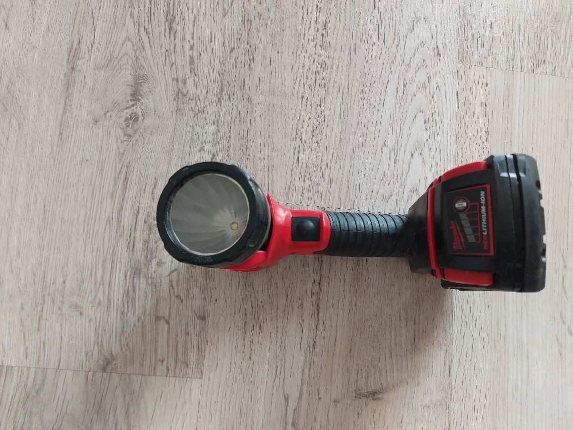 Lanterna milwaukee M18 TLED cu baterie acumulator 2 amperi, set
