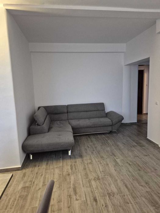 Inchiriez apartament cu 3 camere, bloc nou, zona centrala
