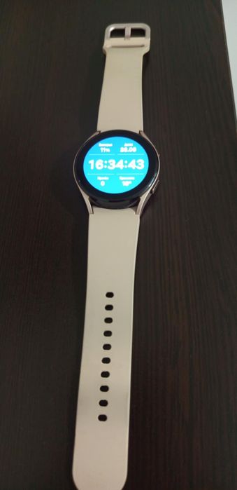 Смарт часовник samsung galaxy watch 4