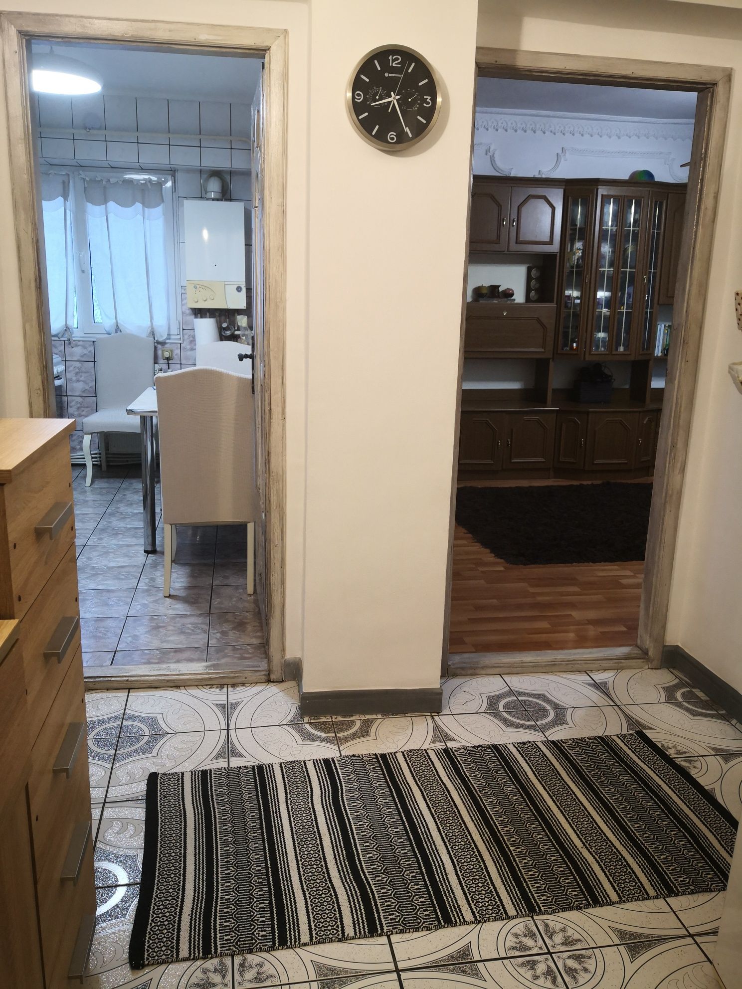 Vand apartament 2 camere, DECOMANDAT, MANSARDA, PARCARE