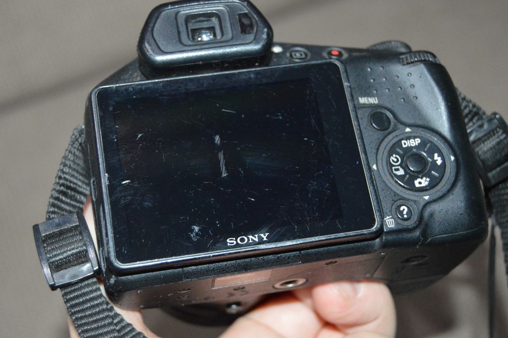 Sony Cyber-shot DSC-HX200V 18.2mp 30x optical zoom