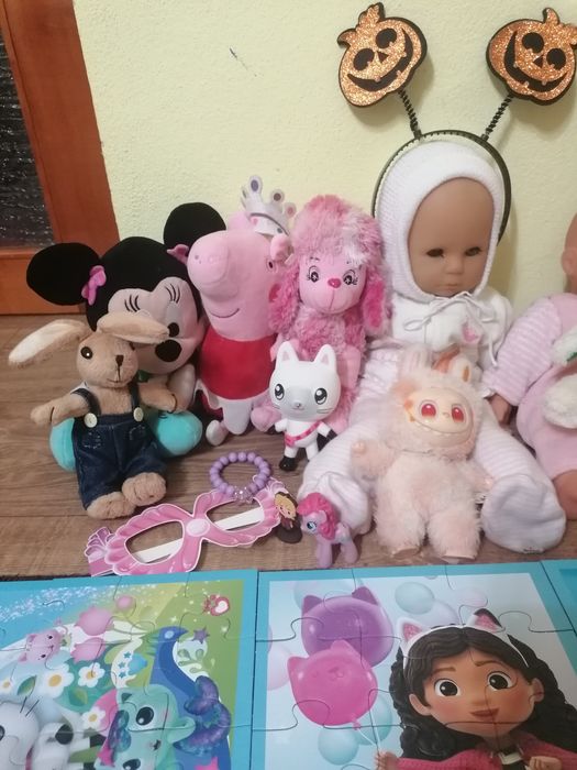 Vând jucării pentru fetite  în stare buna