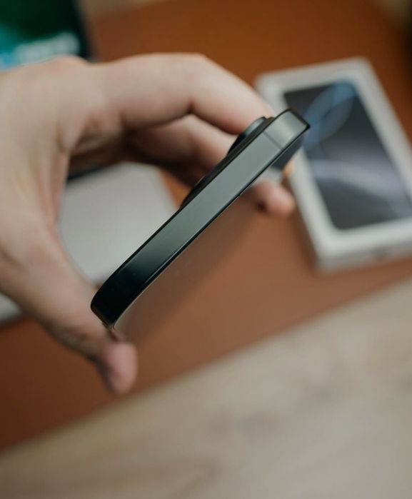 iPhone 16 Pro Max qora titanium
- Xotira: 256 GB
- Hudud: LL/A
- Batar
