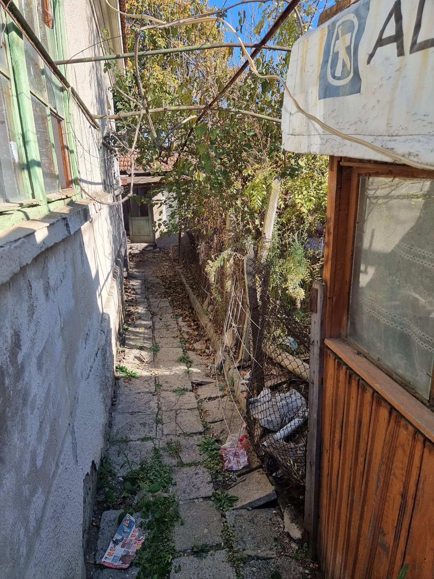 Продавам Къща+Кафе,Аперитив в груп строеж Карнобат