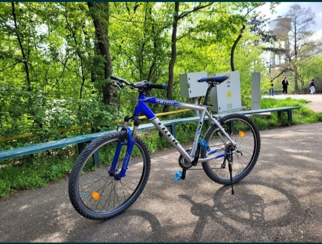 Vând bicicleta TREK 4300