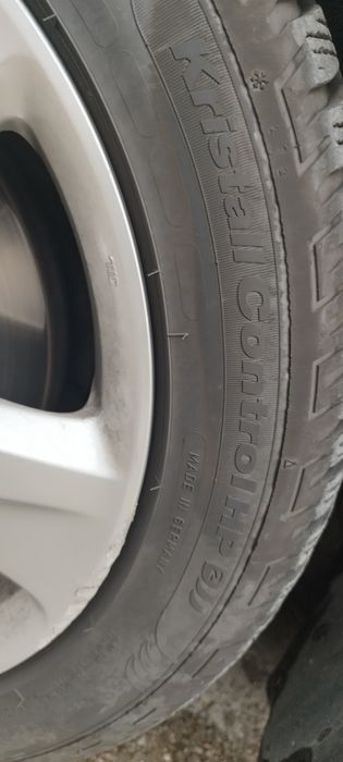 2 броя зимни гуми, 2 броя всесезонни
