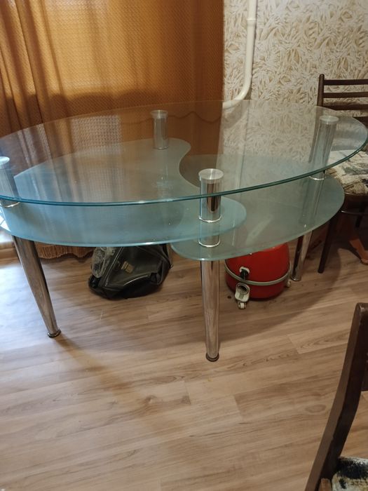 Стол обеденный стеклянный