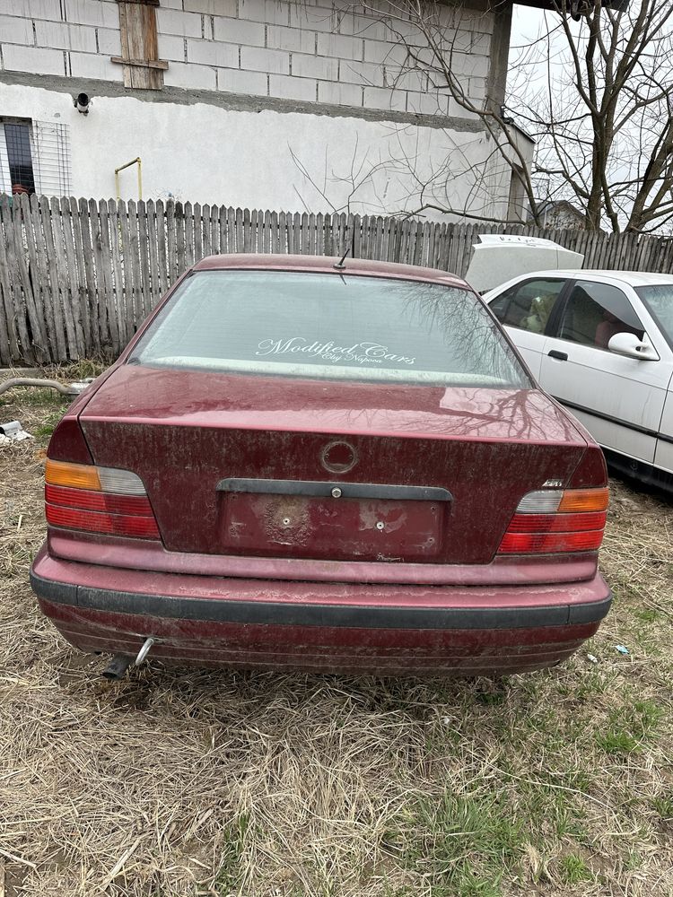 Piese bmw e36 sedan 316i // interior recaro rosu / motor 1.6 190k km