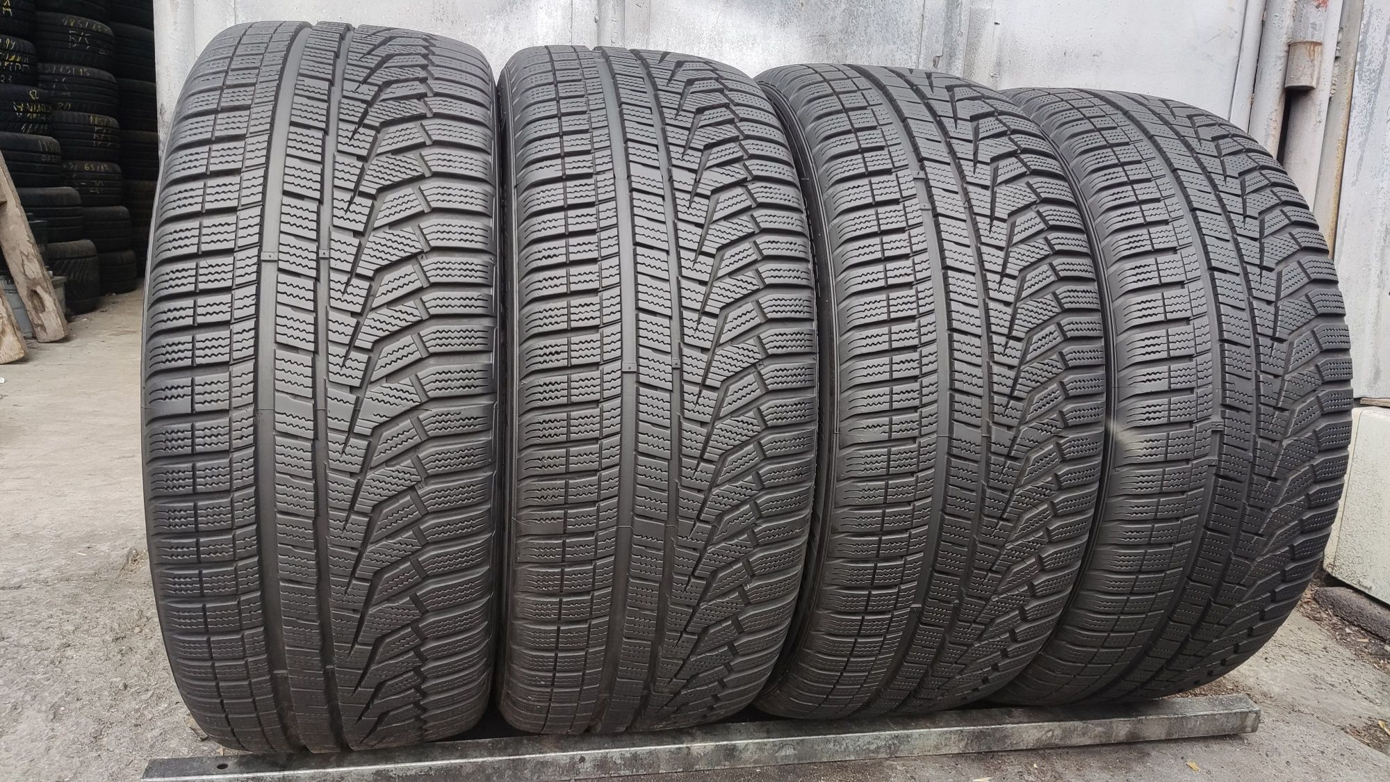 4бр. зимни гуми 235/45/18 Hankook Winter I*Cept Evo 2 
dot23
8.88мм
Мн