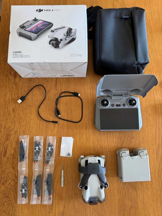 Super pachet drona DJI Mini 4 Pro Fly More Combo, garantie 24.04.2027
