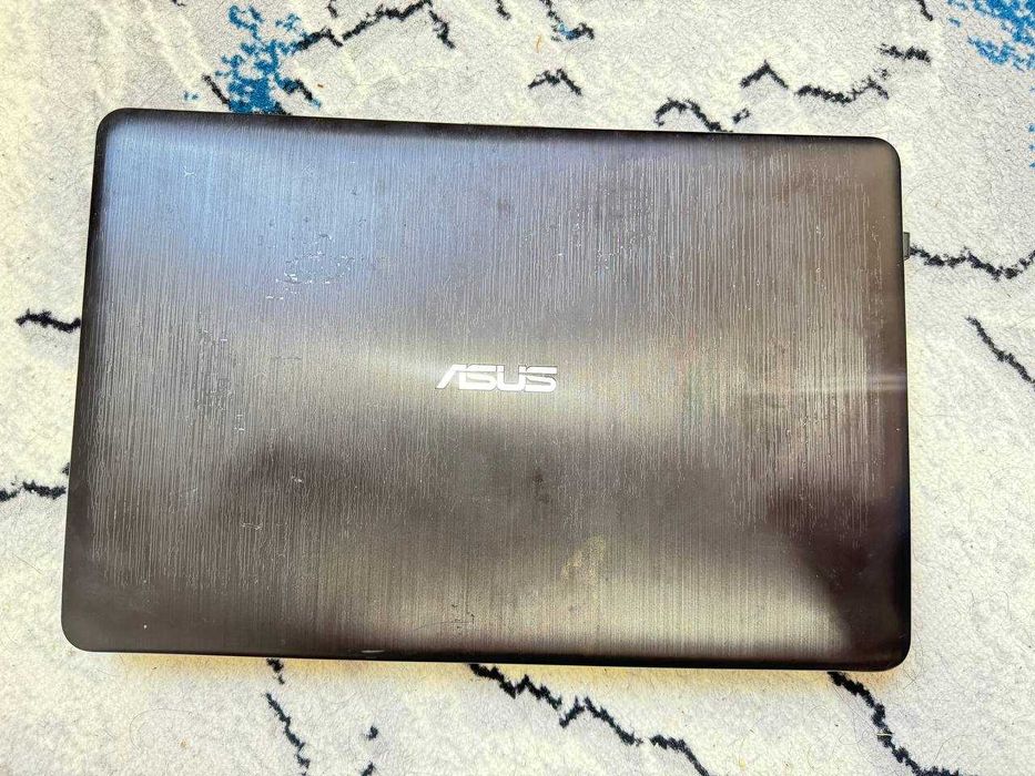 Asus noutbuki srochna sotiladi