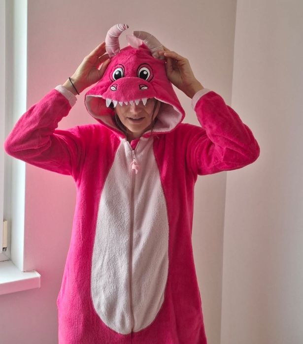 Salopeta onesie pijama Dragon roz