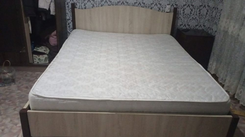 Кровать двуспальная