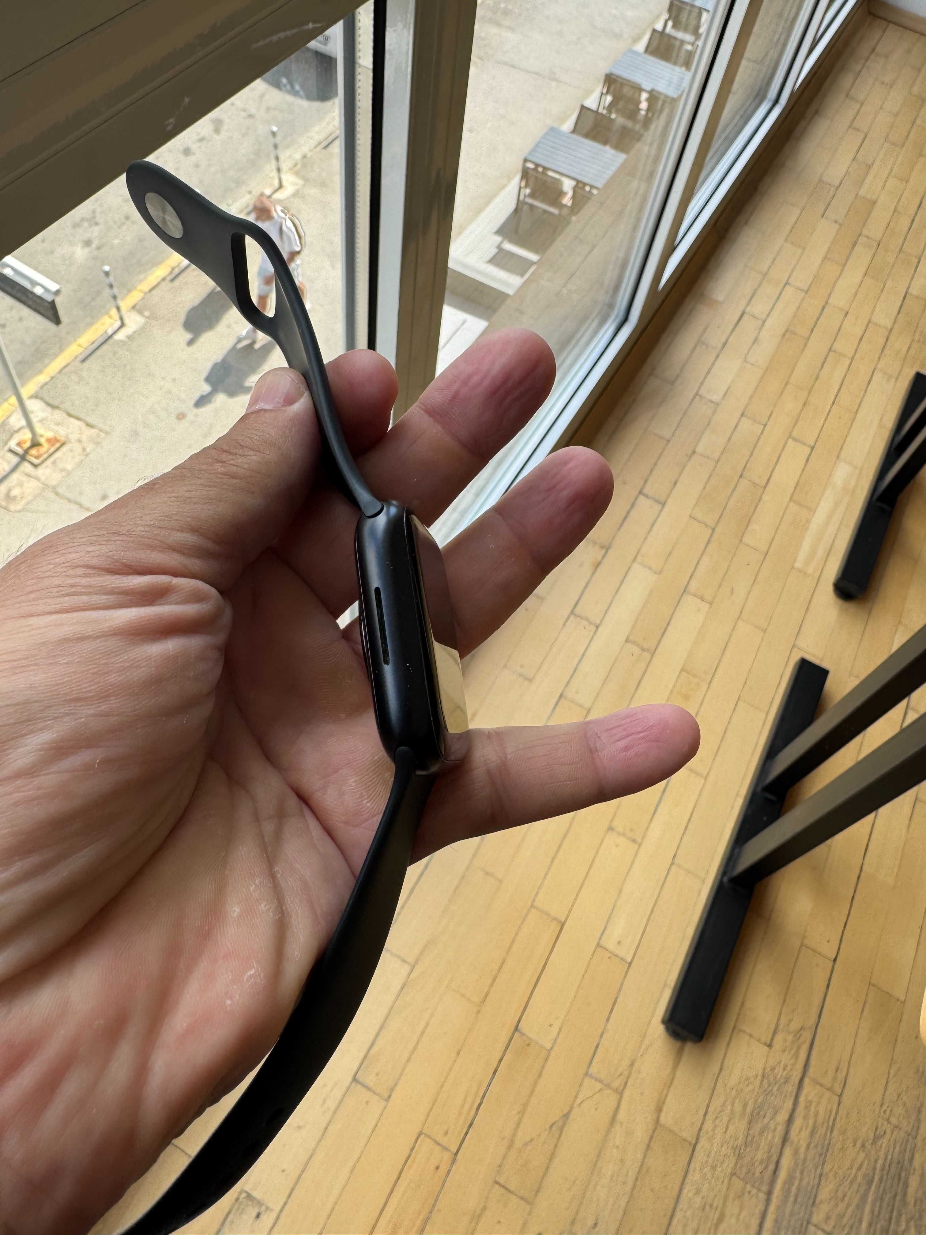 Продавам - Apple Watch Series 8 45mm Aluminum