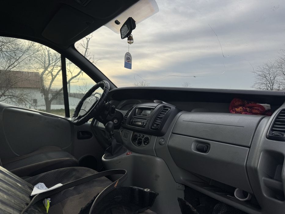 Dezmembrez Renault Trafic 1.9dci 2005