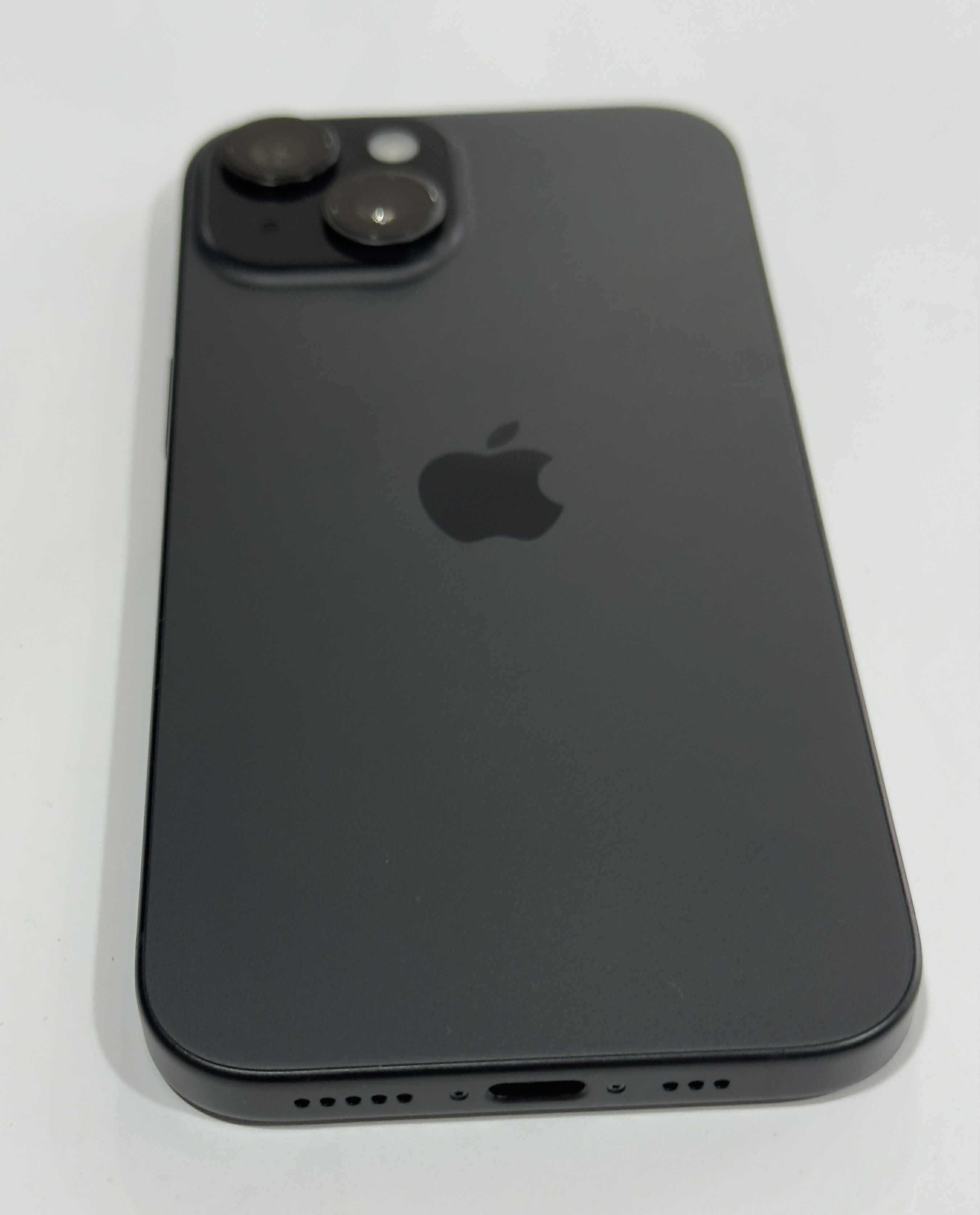 Продавам Apple iPhone 15 128GB с гаранция до 01.2026г