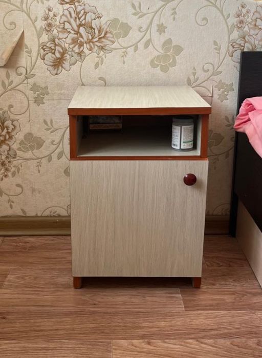 Продам прикроватные тубочки тумбочка