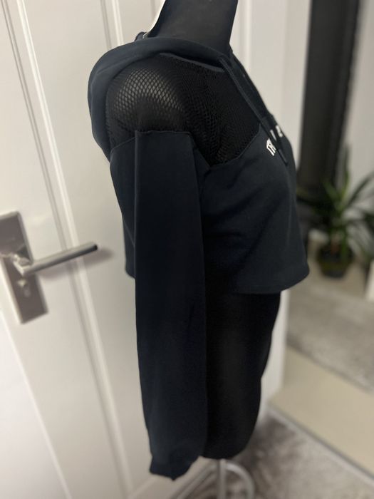 Vând bluza sport noua bershka