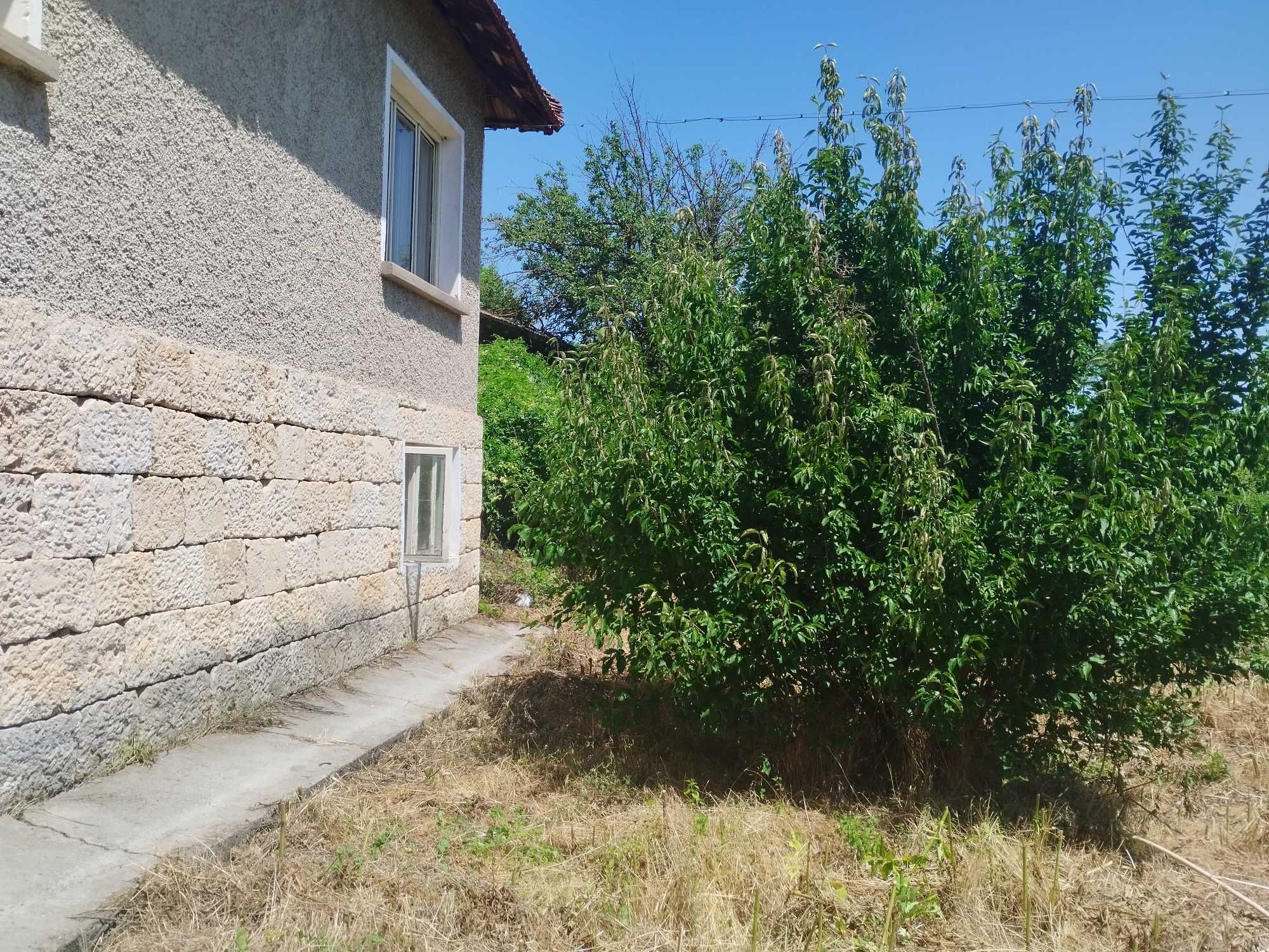 Продавам къща в с. Дряновец