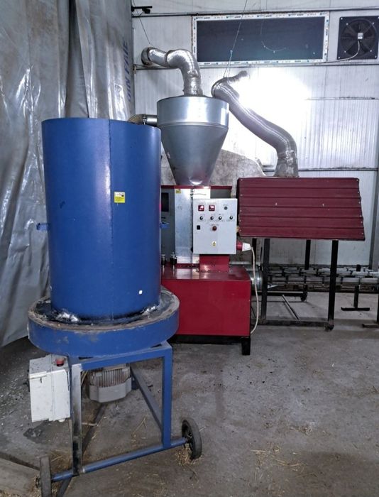 Presa Bricheta De Paie + hota aer