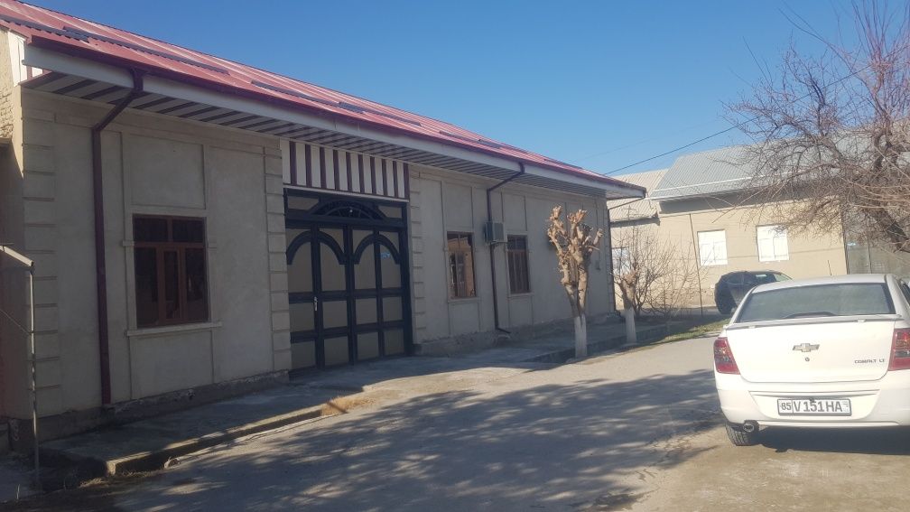 Karmanada 6 sotixli HOVLI sotiladi.