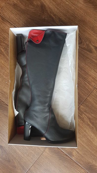 Ботуши черни в червени акценти и цип до долу, размер 37