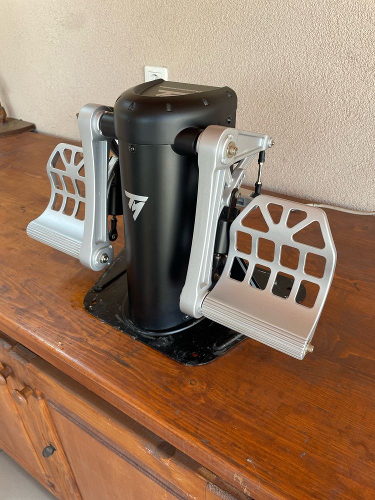 Thrustmaster Pendular Rudder педали за симулатор