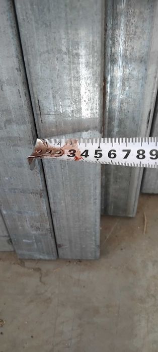 Țeavă  pătrată galvanizată sau vopsită  în  câmp electrostatic.