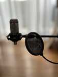 Студиен кондензаторен микрофон Audiotechnica AT2020 P48 със стойка