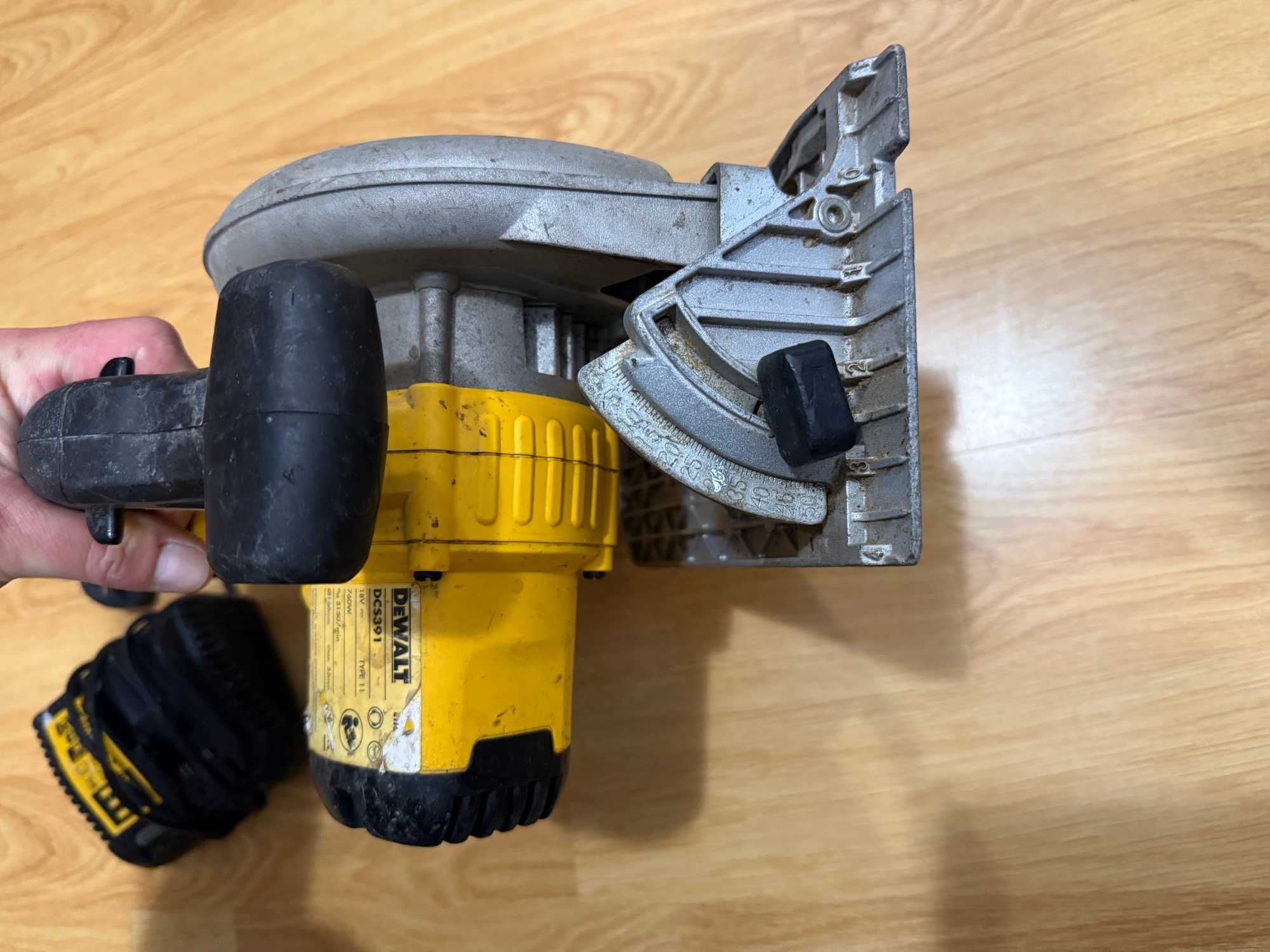 Dewalt DCS391 Ръчен Циркуляр