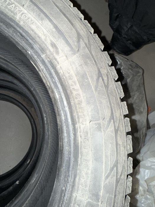 Комплект зимних шин почти новые Yokohama
