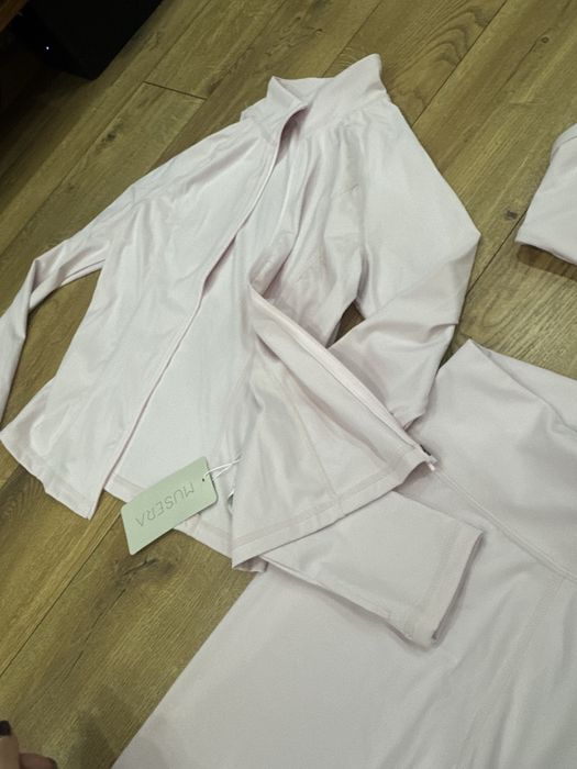 Дамски спортен сет клин бюстие и суитшърт Musera