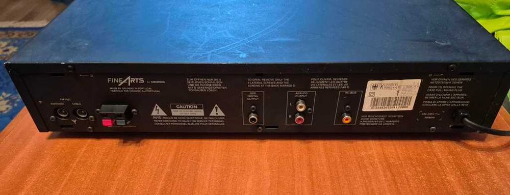 Vand Tuner digital GRUNDIG FineArts T6.