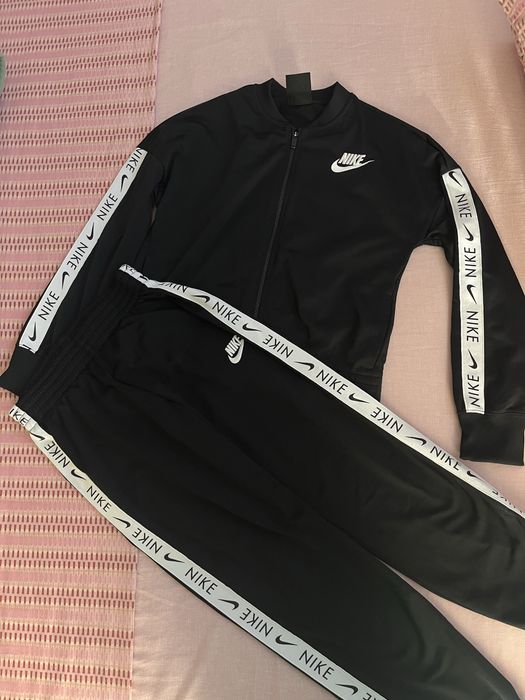 Оригинален детски спортен екип/анцуг на Nike 156/166 размер