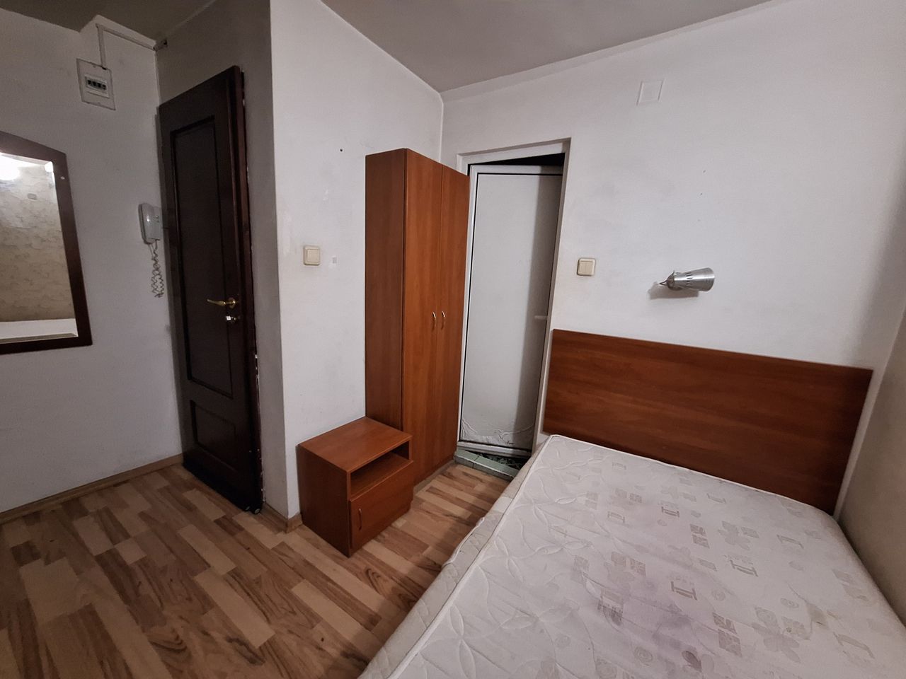 Дава се под наем Едностаен апартамент в София, Център - 28 кв.м за 255 € - Снимка #1
