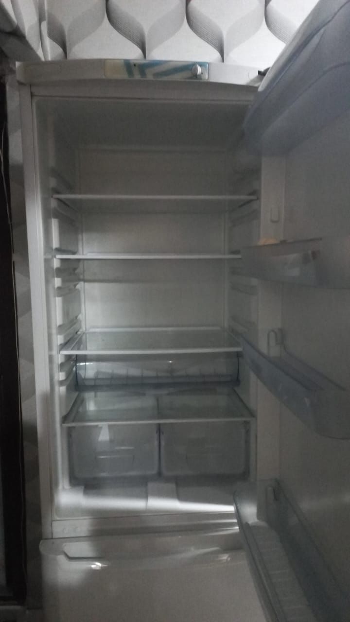 Продам холодильник Indesit!!!