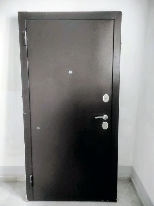 Продается входная дверь