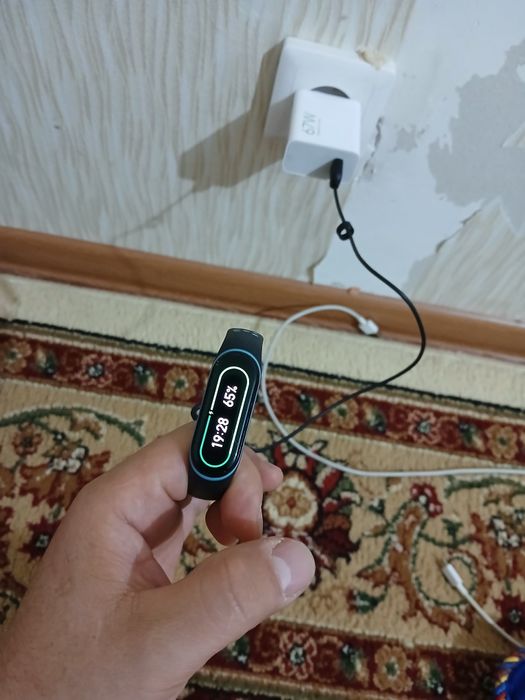 Продам mi band 6