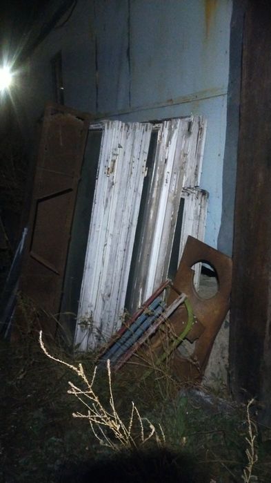 Деревяные окна без рам с окнами продам.