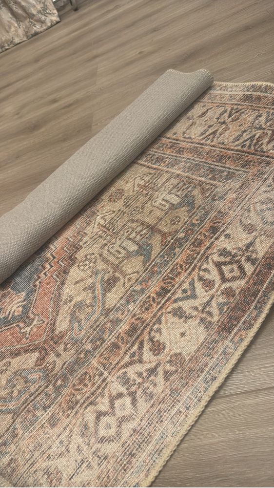 *Продам 2 стильных ковра. Чистые, как новые. Отличная цена