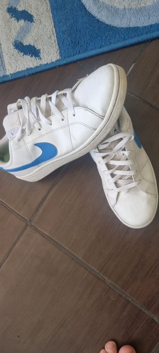 Adidasi nr 42,5  in stare excelentă.