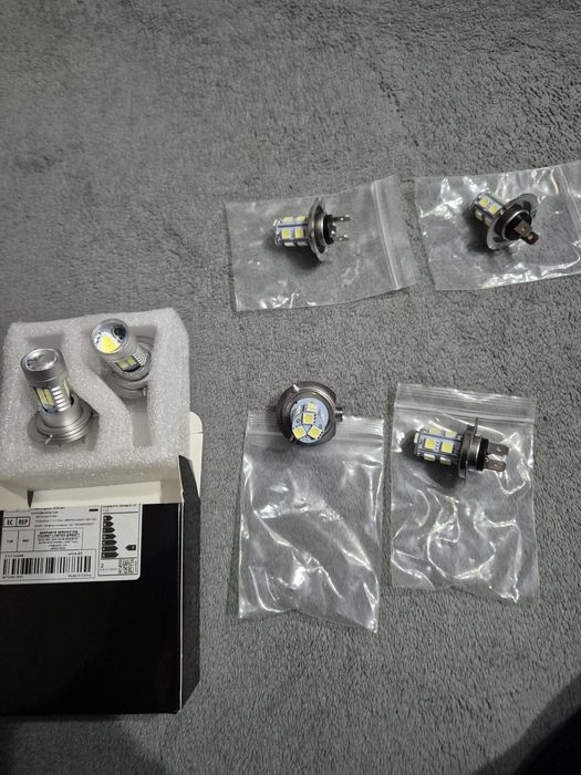 Becuri led H 7 , un set cu lupa si fără