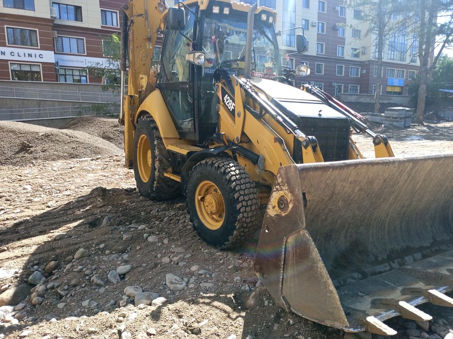 Услуги эксковатора погрузщика