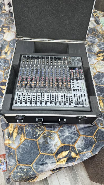 Vand/schimb Mixer pasiv behringer cu 10intrari