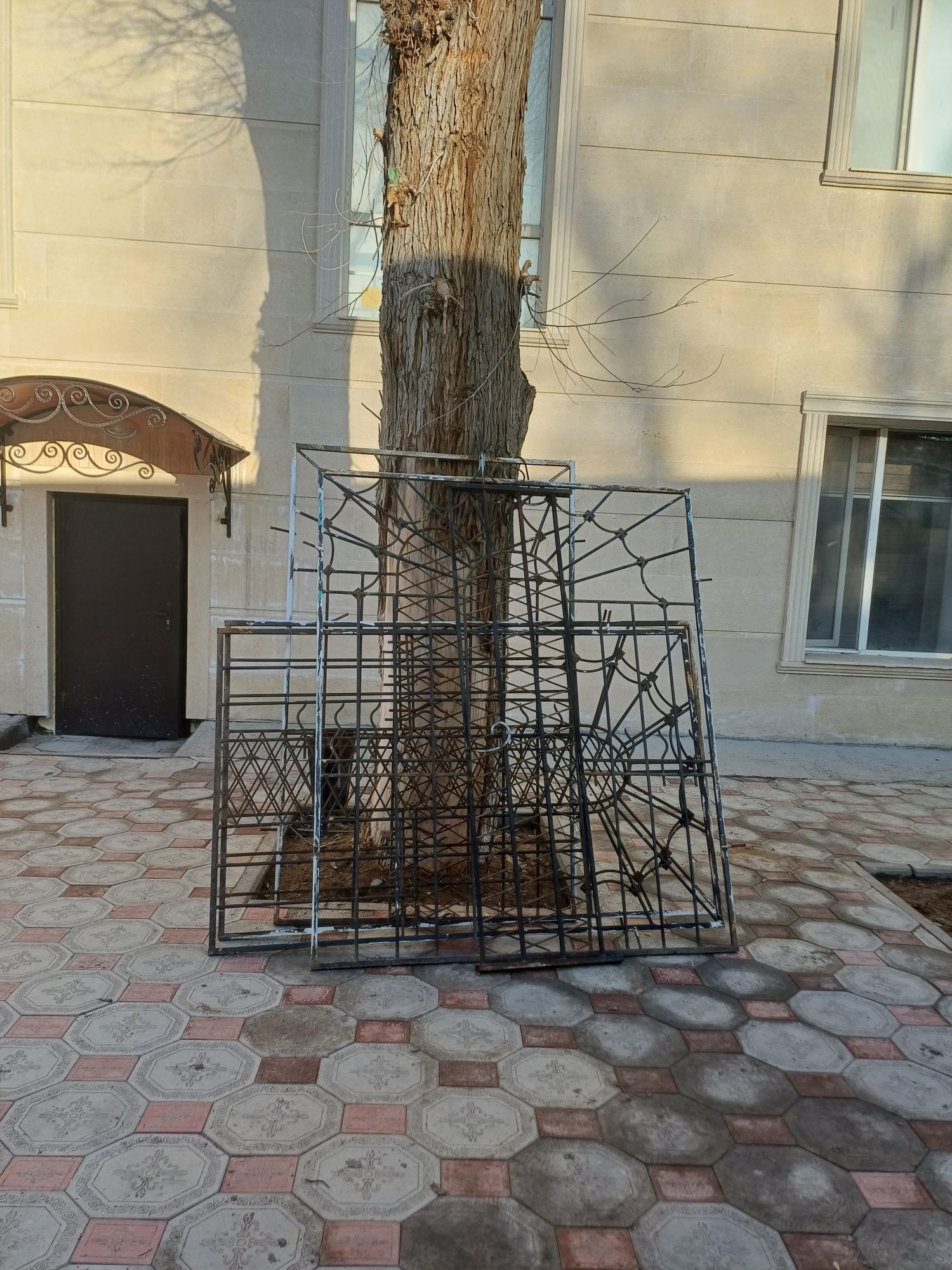 Решётка для окна б/у