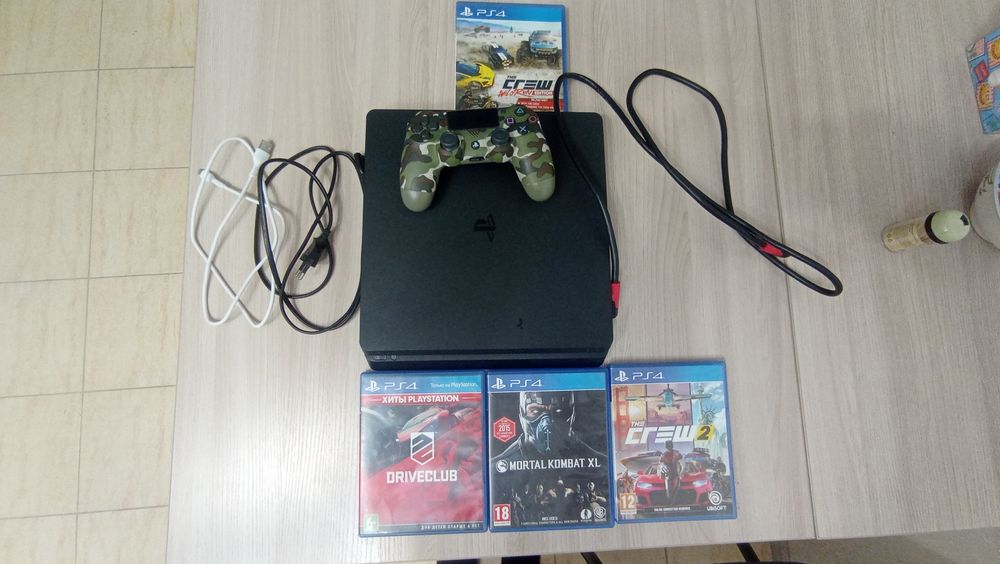 Playstation 4 slim