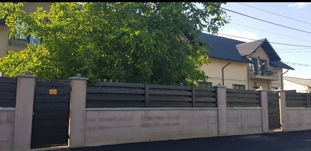 Vând casă tip duplex