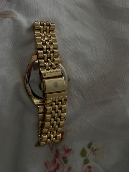 Часы Rolex, в идеальном состоянии, срочно продаются.